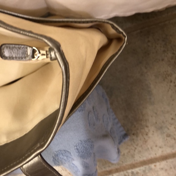 GUC Purse with butterfly accents. - Picture 6 of 8